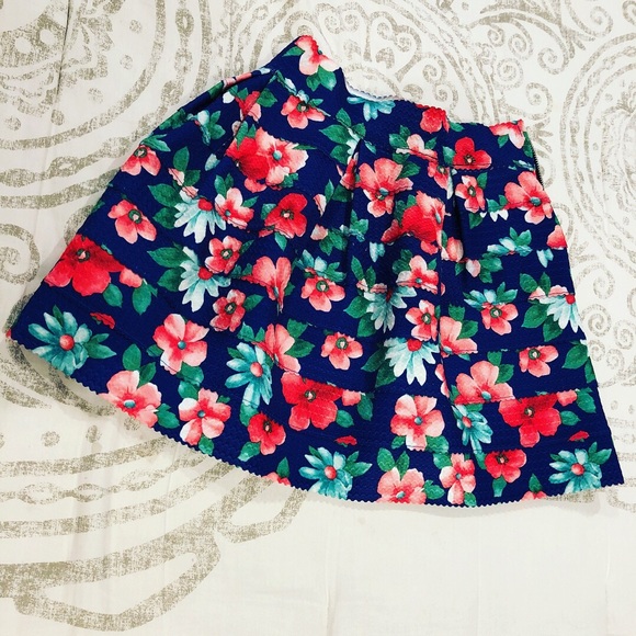 Cute floral skirt 🌺🌸 - Picture 1 of 2