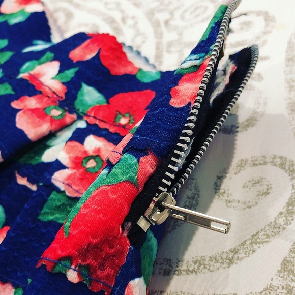 Cute floral skirt 🌺🌸 - Picture 2 of 2