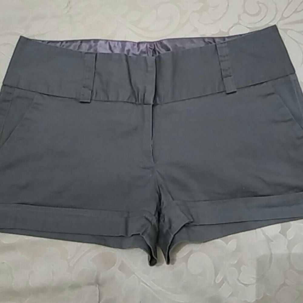 Shorts - Picture 2 of 3