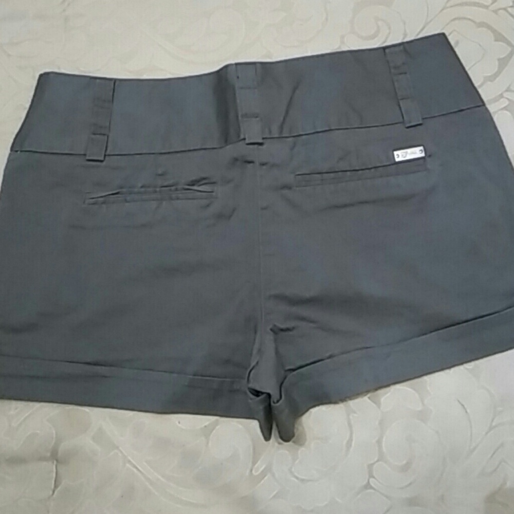 Shorts - Picture 3 of 3