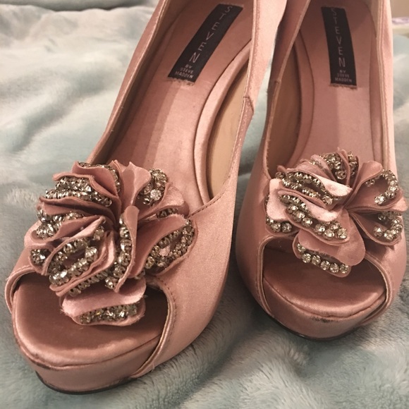 Steven by Steve Madden Pink Satin Pumps - Picture 2 of 4
