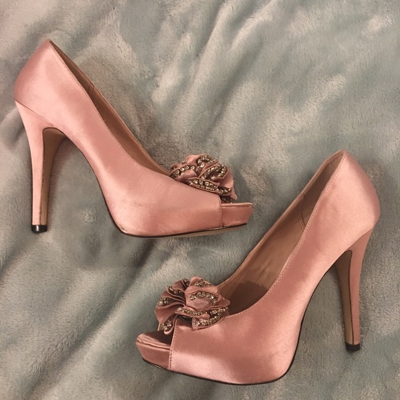 Steven by Steve Madden Pink Satin Pumps - Picture 3 of 4