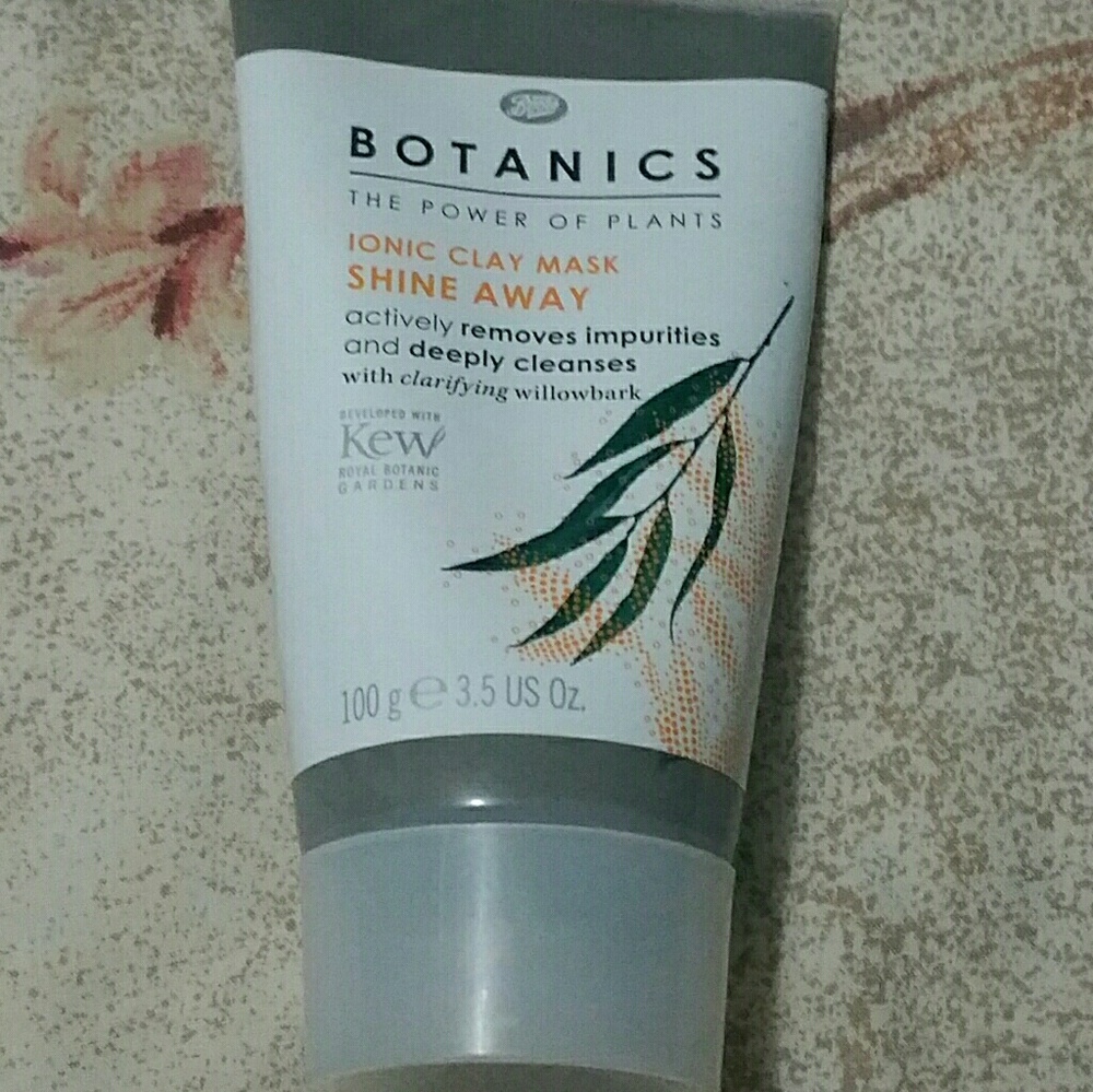 Botanics Shine Away Ionic Clay Mask.