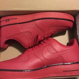 MEN'S RED/BLACK AIR FORCE 1 SHOE SIZE 11.5