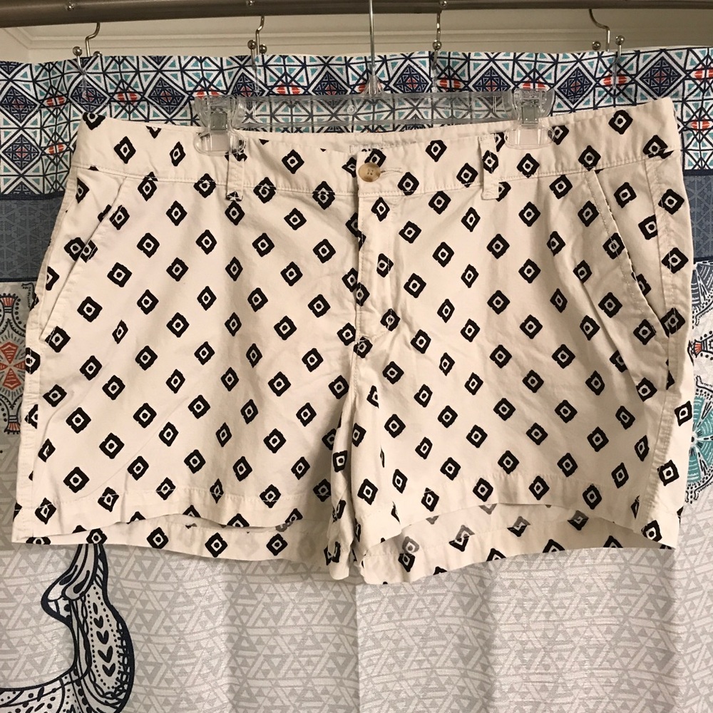 SOLD Old Navy Plus Size Geo Print Shorts  -Size 16