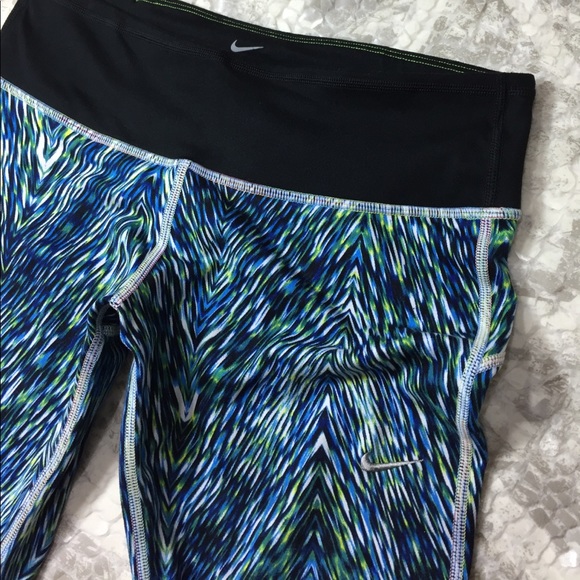 Nike women's running leggings. Size M. - Picture 3 of 8