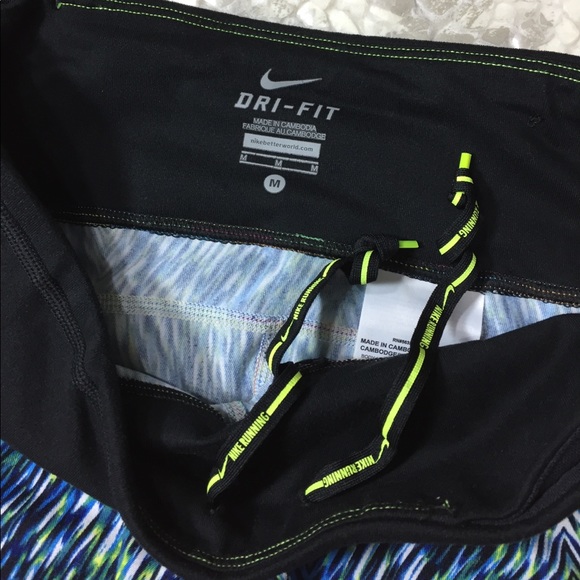 Nike women's running leggings. Size M. - Picture 4 of 8