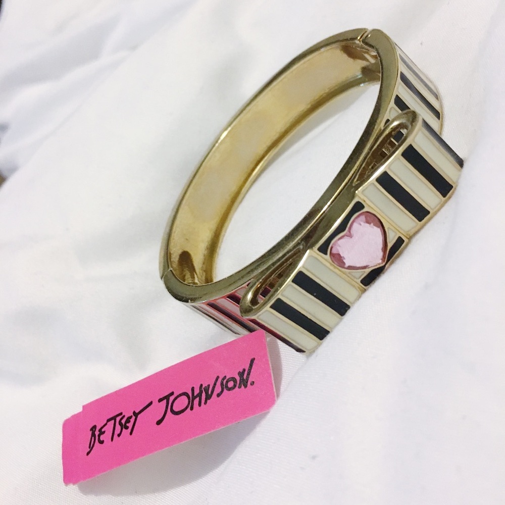 Betsey Johnson 🎀 Bracelet 🎀