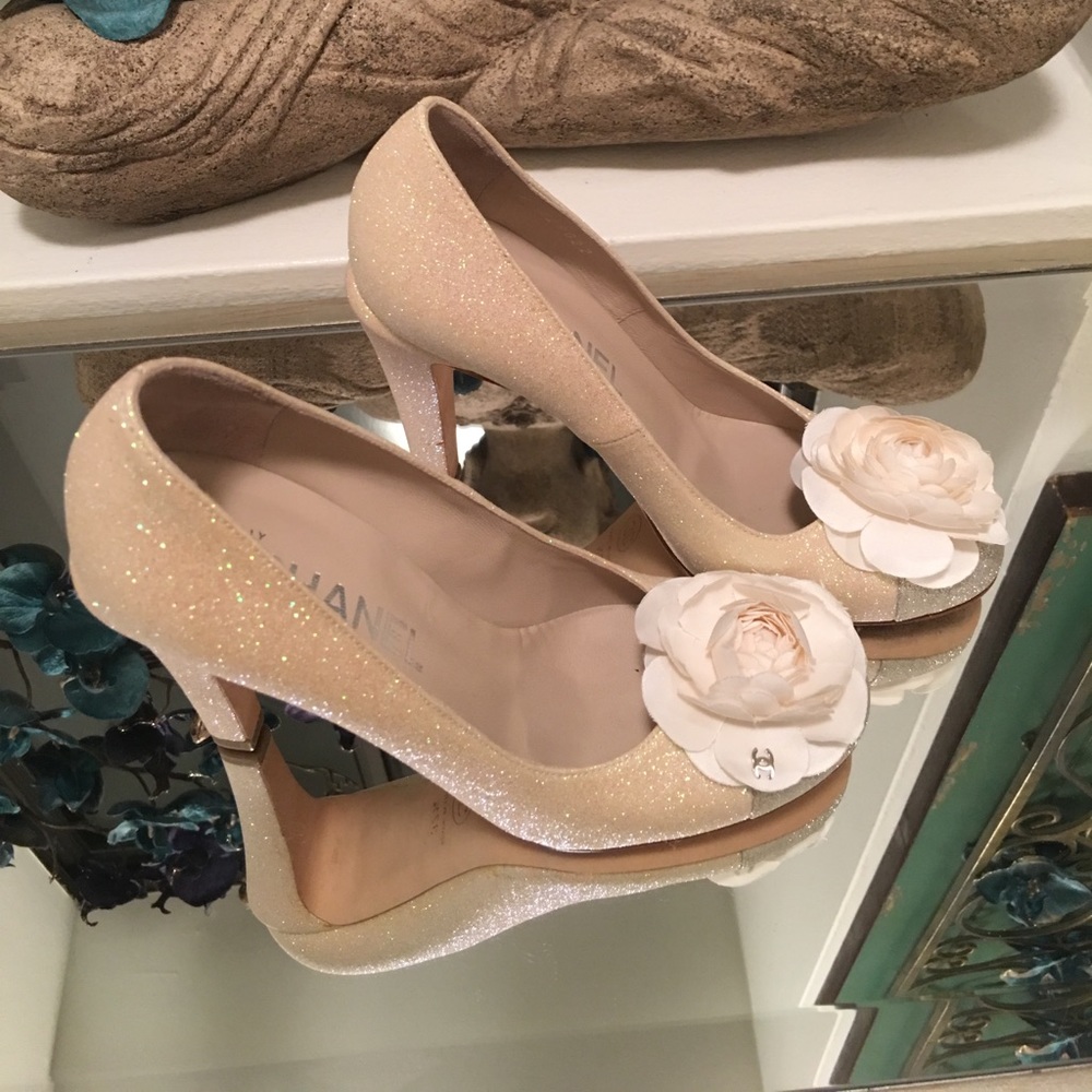 Chanel pump