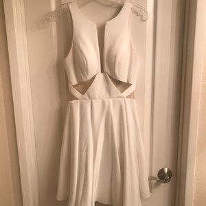 WHITE SHERRI HILL SHORT DRESS