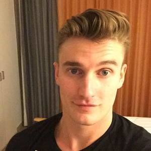 Meet your Posher, Chase