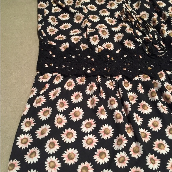 Free People Daisy Print Romper XS - Picture 5 of 8