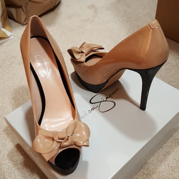 Tan heels - Picture 3 of 4