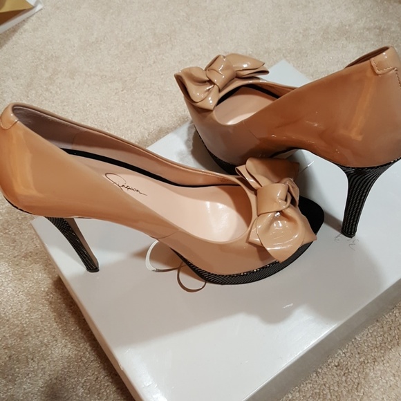 Tan heels - Picture 4 of 4