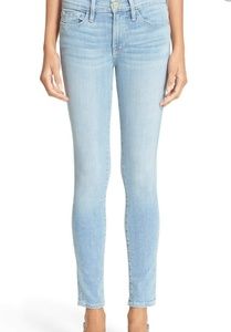 New Frame le skinny de jeanne size 27 light wash