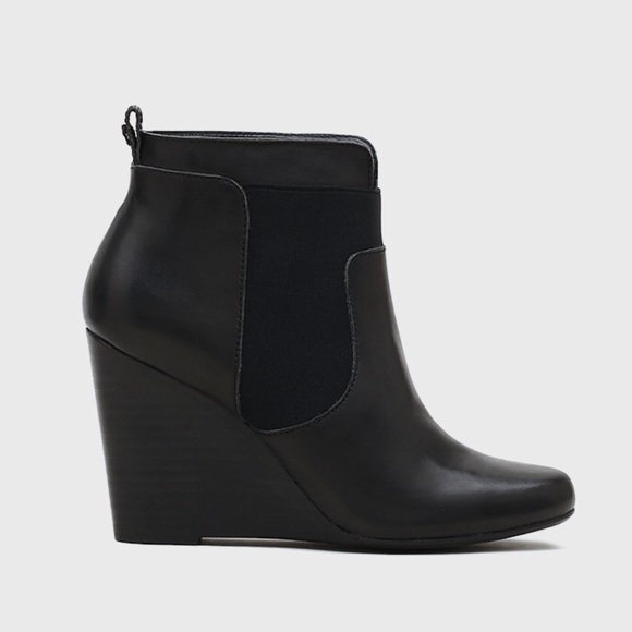 NIB Black Distressed Leather Wedge Ankle Bootie - Picture 7 of 7