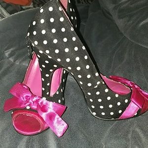 Polka dot Penthouse heels size 9