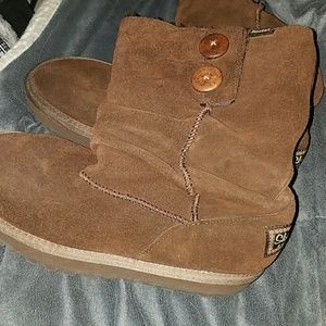 Brown Skechers boots