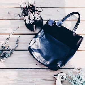 Super cute and trendy bag🖤LIKE NEW CONDITION❗️ Super cute and trendy bag🖤LIKE NEW CONDITION❗️