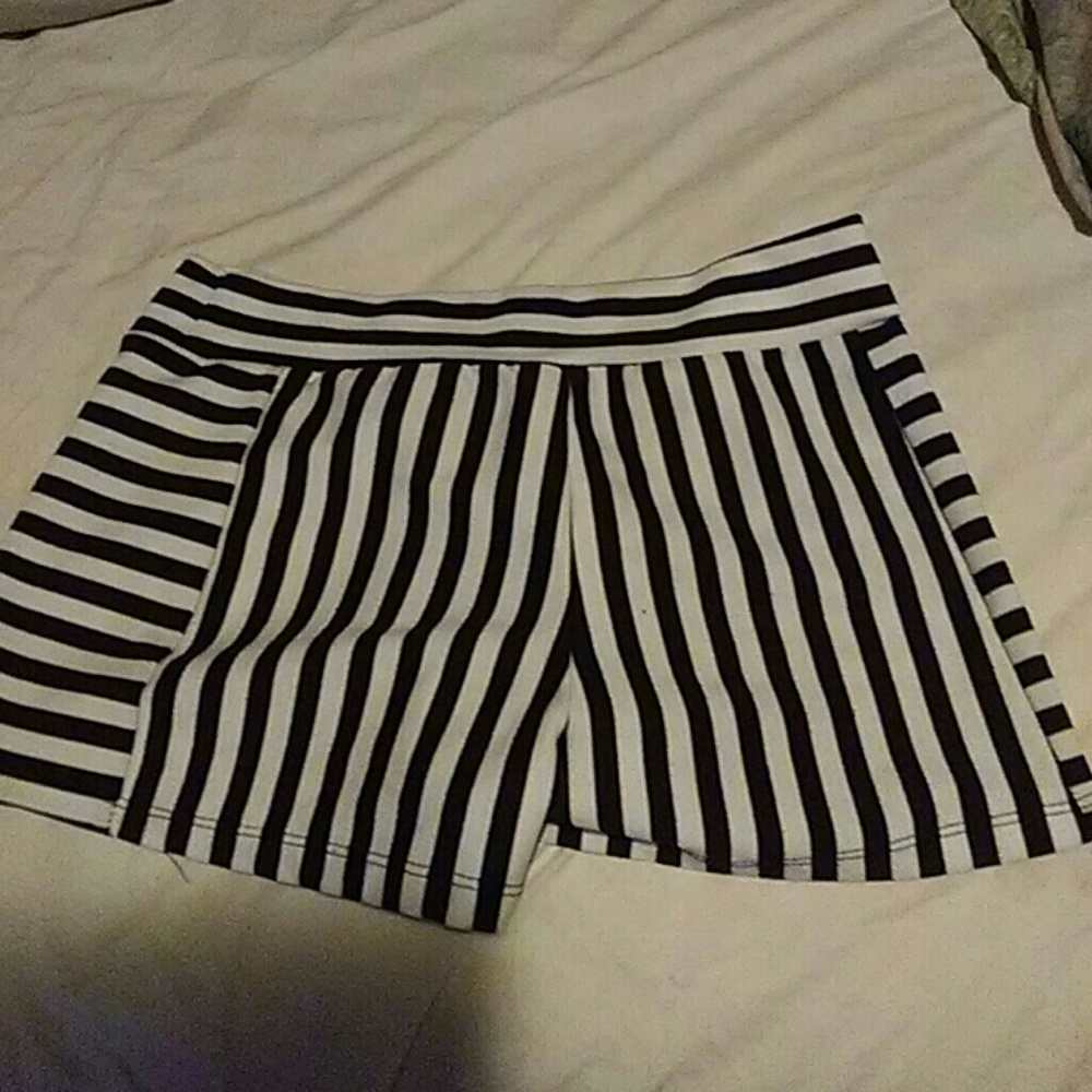 Shorts, long sleeve pink and black blouse for the