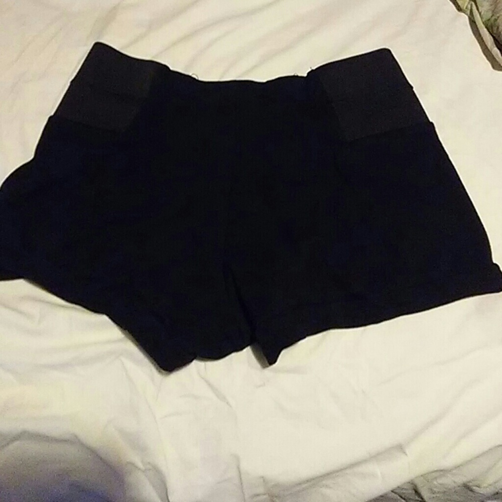 Shorts, long sleeve pink and black blouse for the - Picture 5 of 5
