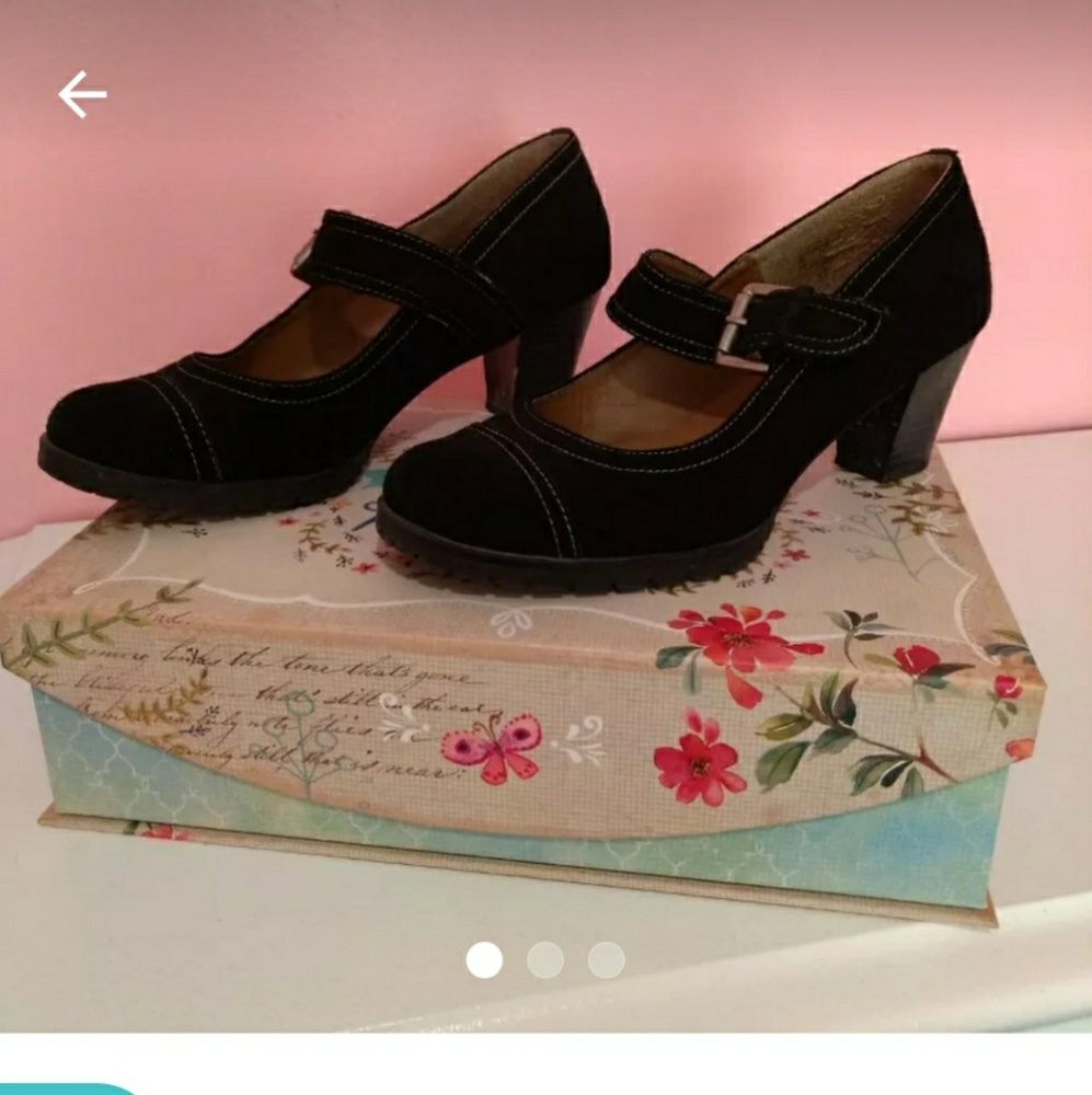 Black Mary jane Pumps