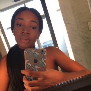 Meet your Posher, Alexis