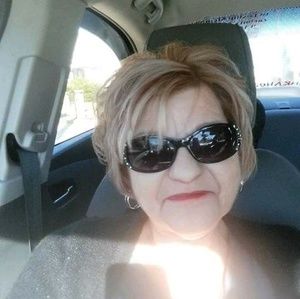 Meet your Posher, Debbie