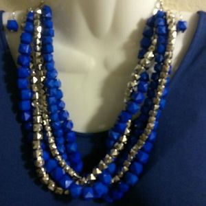 GLAMOROUS NWOT STATEMENT NECKLACE & EARRINGS