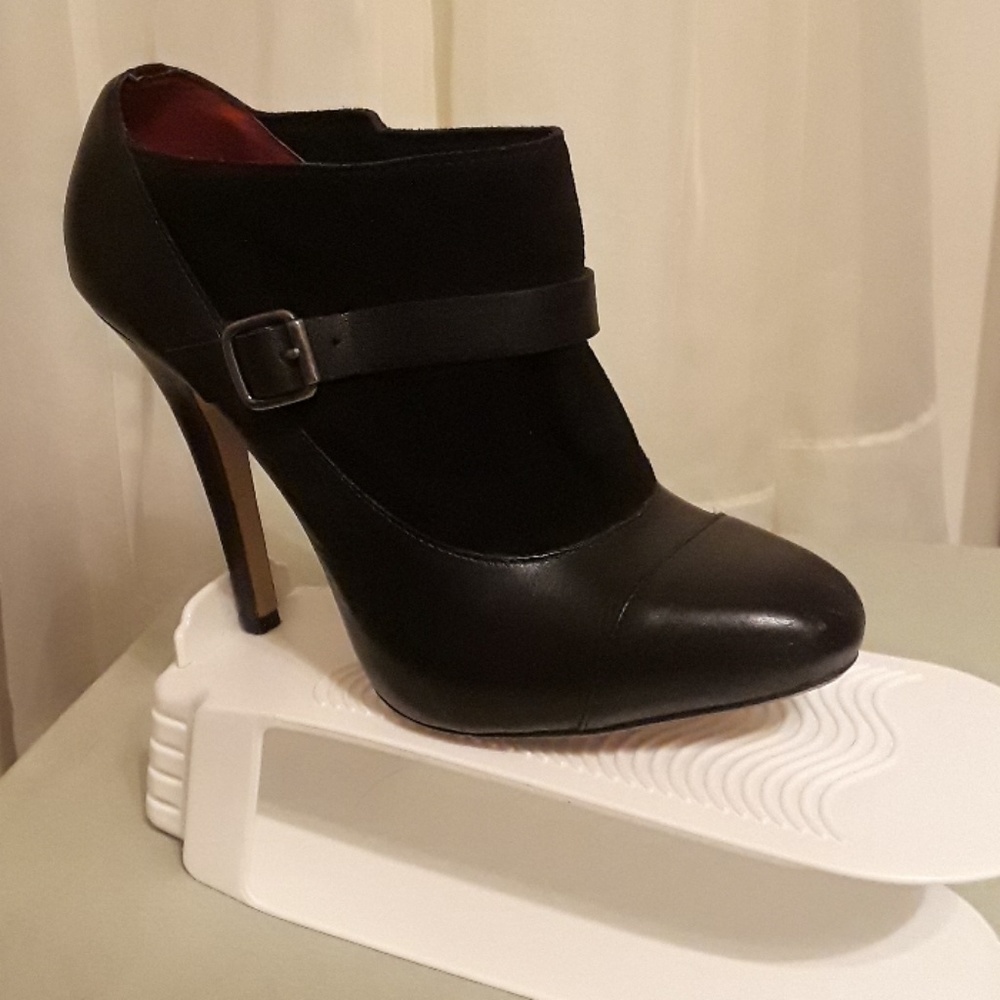 MAX STUDIO BOOTIES