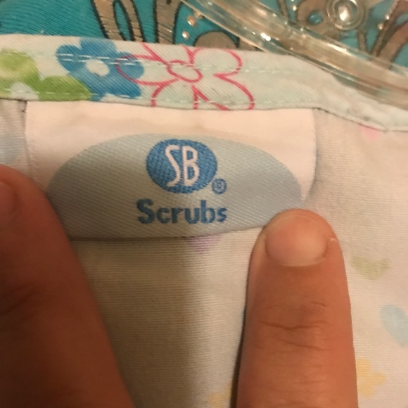 Scrub Top - Picture 2 of 3