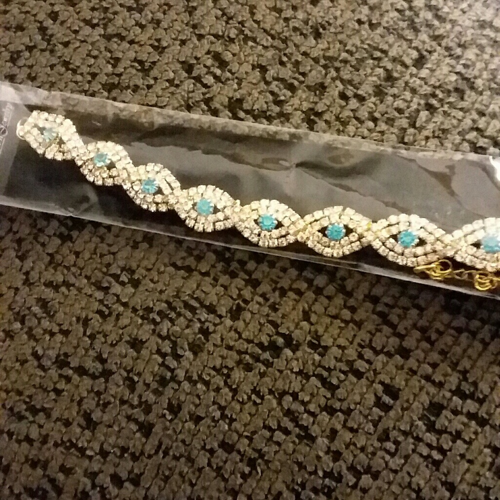 New and sealed, Beautiful tennis bracelet
