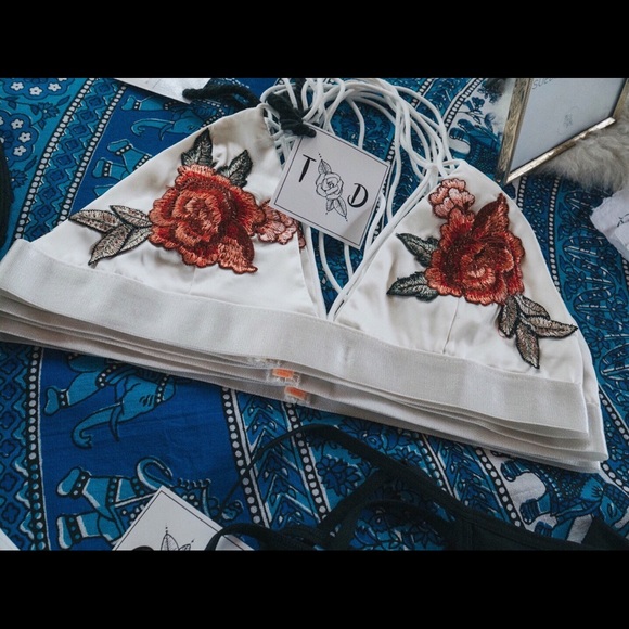 Rose Bralette - Picture 3 of 3