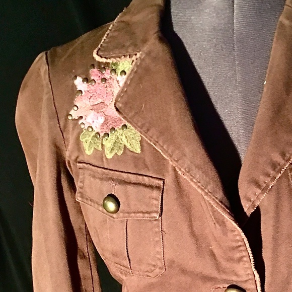 Brown Cotten Jacket w/ beautiful embroidered rose - Picture 3 of 3