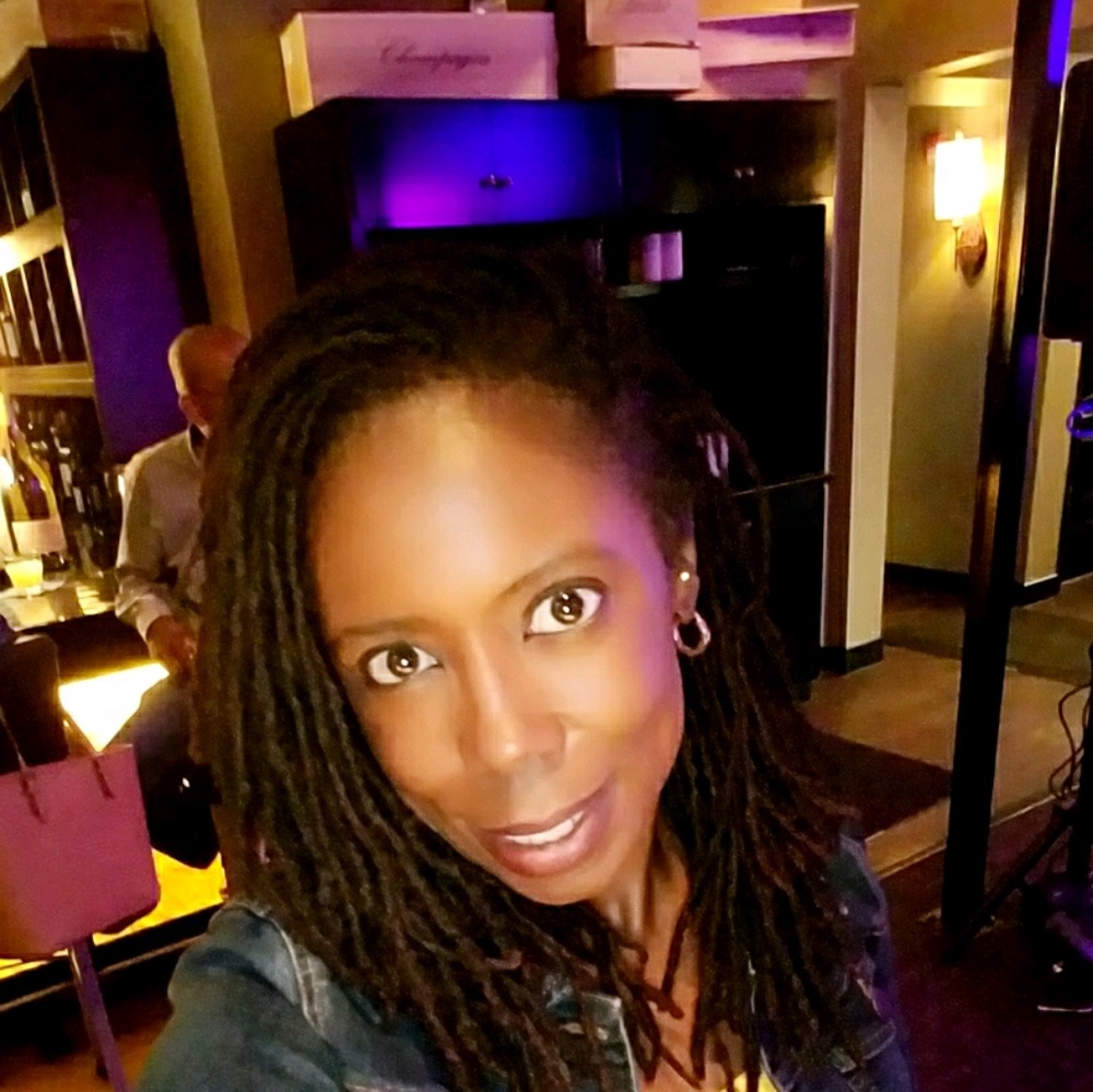 Meet your Posher, Nora