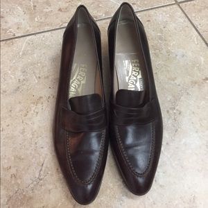 Slender dress shoes...great condition!
