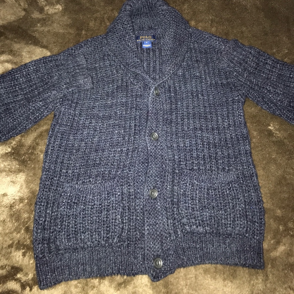 Gently worn mock neck button up sweater w/pockets