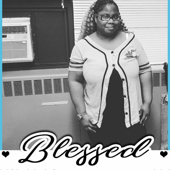 Meet your Posher, Nicole - Picture 1 of 1