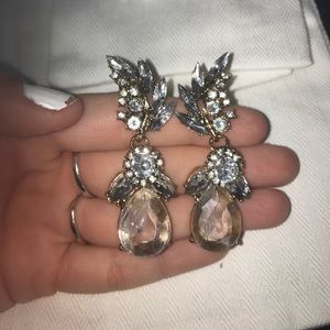 Gorgeous earrings!! Never worn