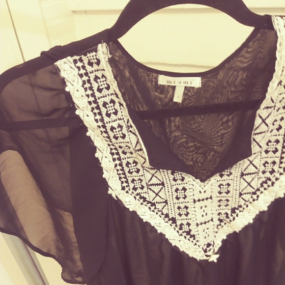 Francescas butterfly sleeve top - Picture 2 of 3