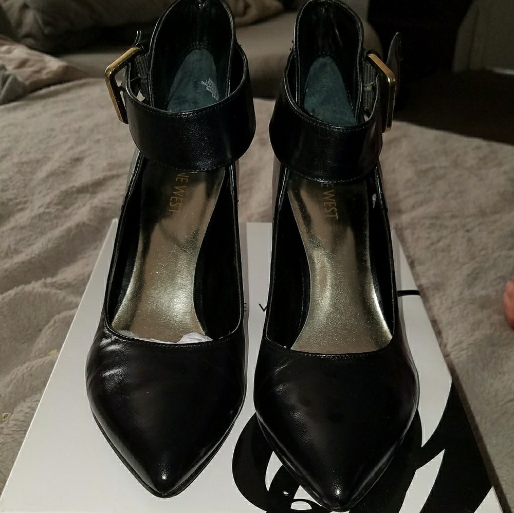 Nine West black mary jane pumps