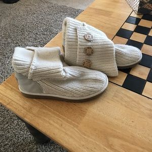 Never been worn off white ugg knitted boots