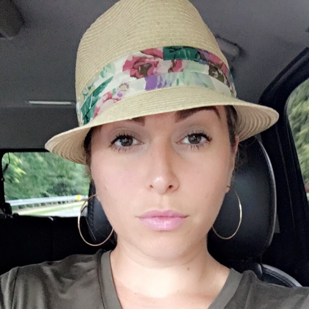 Meet your Posher, Dee