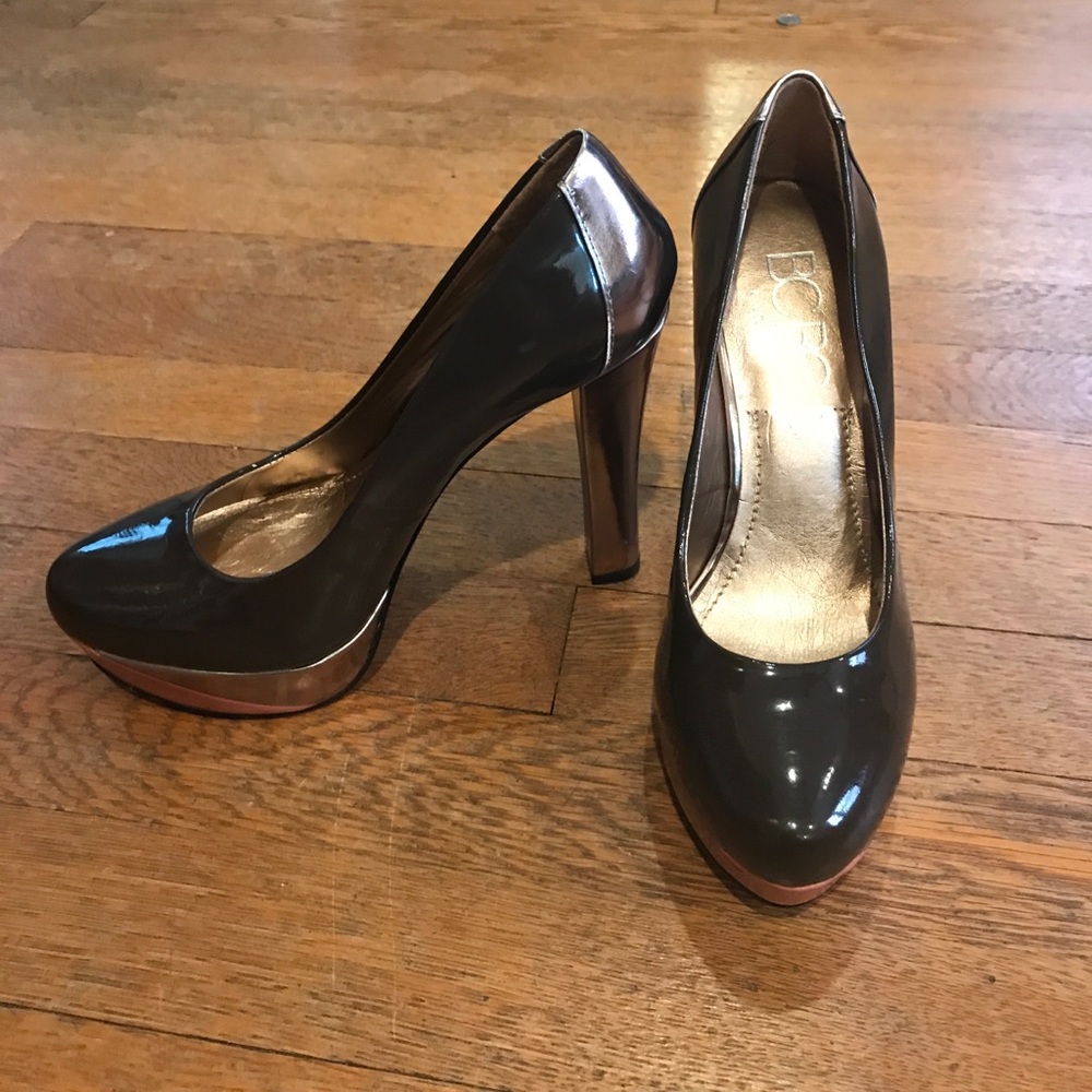 BCBG platform pumps. NWOT. Never Worn.