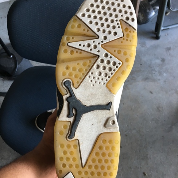 Athletic_Shoes