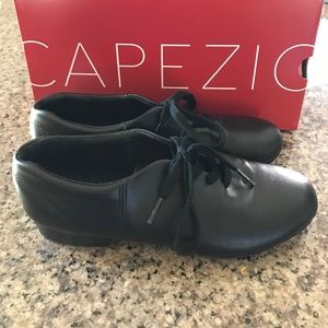 Adult women’s tap shoes size 7. Capezio style c617