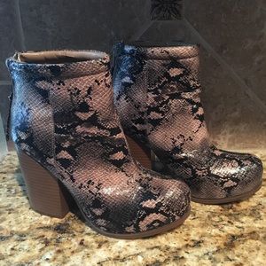 ELLE Faux Python Boots Size 6