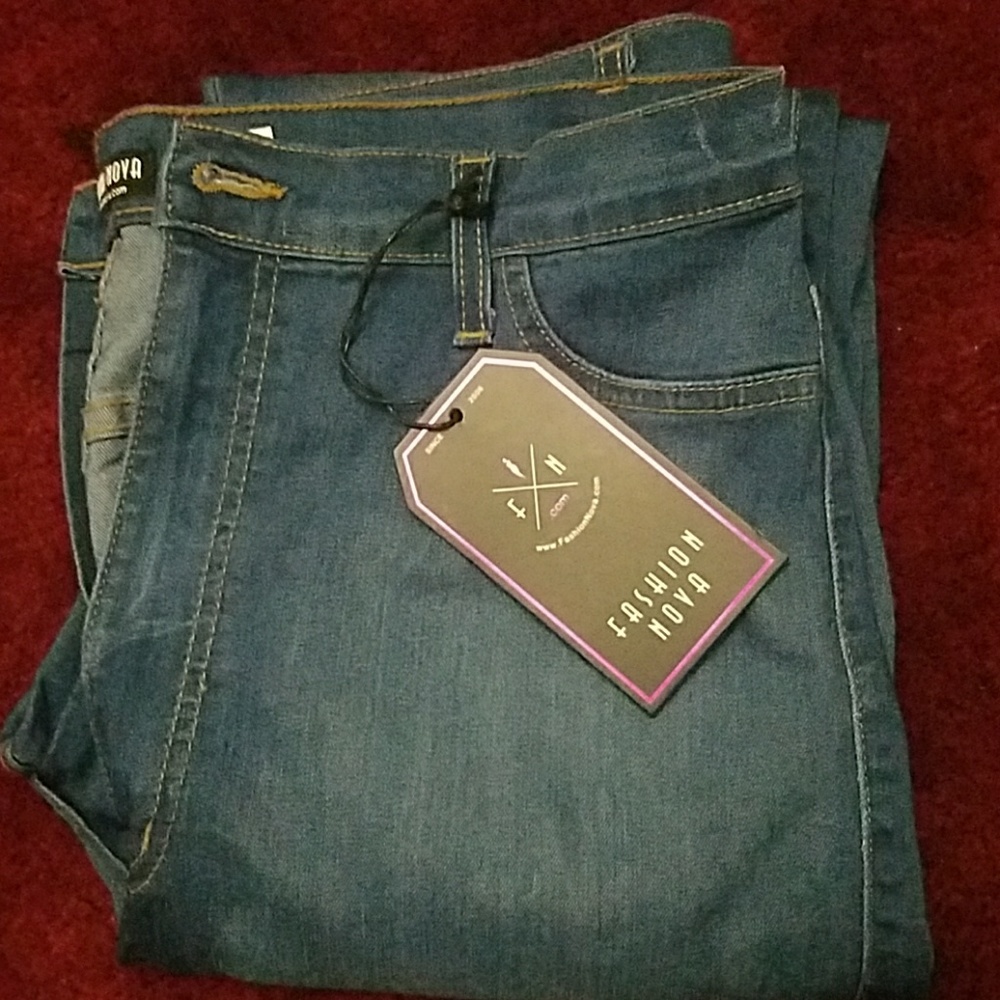 Fashion Nova Jeans Never worn