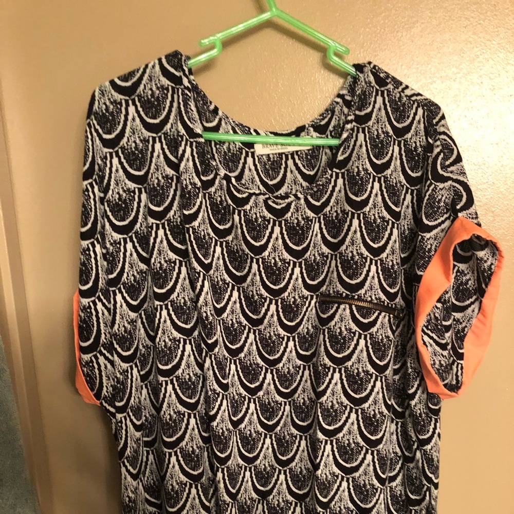 Pattern top with pink sleeve 3x