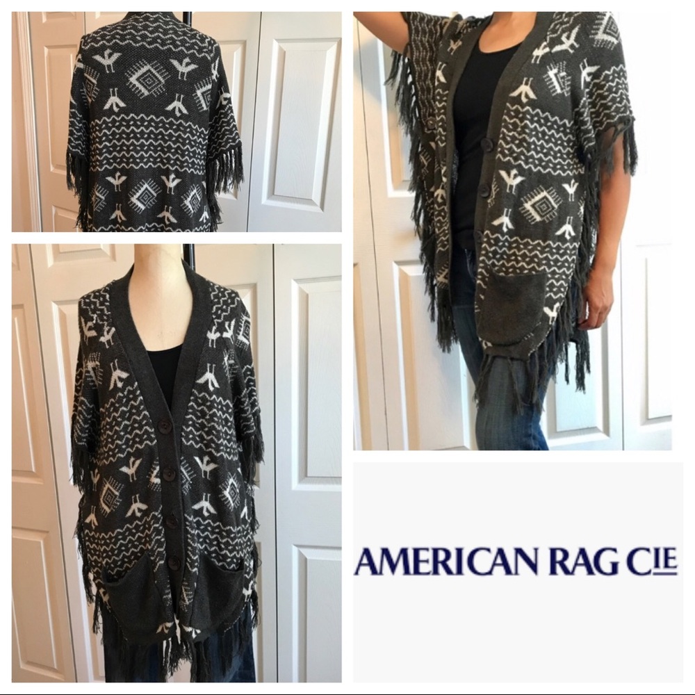 Poncho with pockets and buttons
